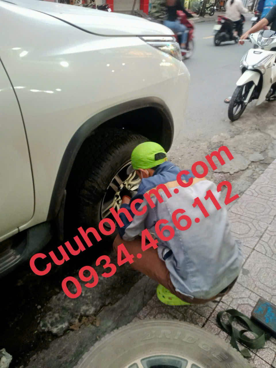 Cứu hộ xe con chuyên nghiệp tại TPHCM