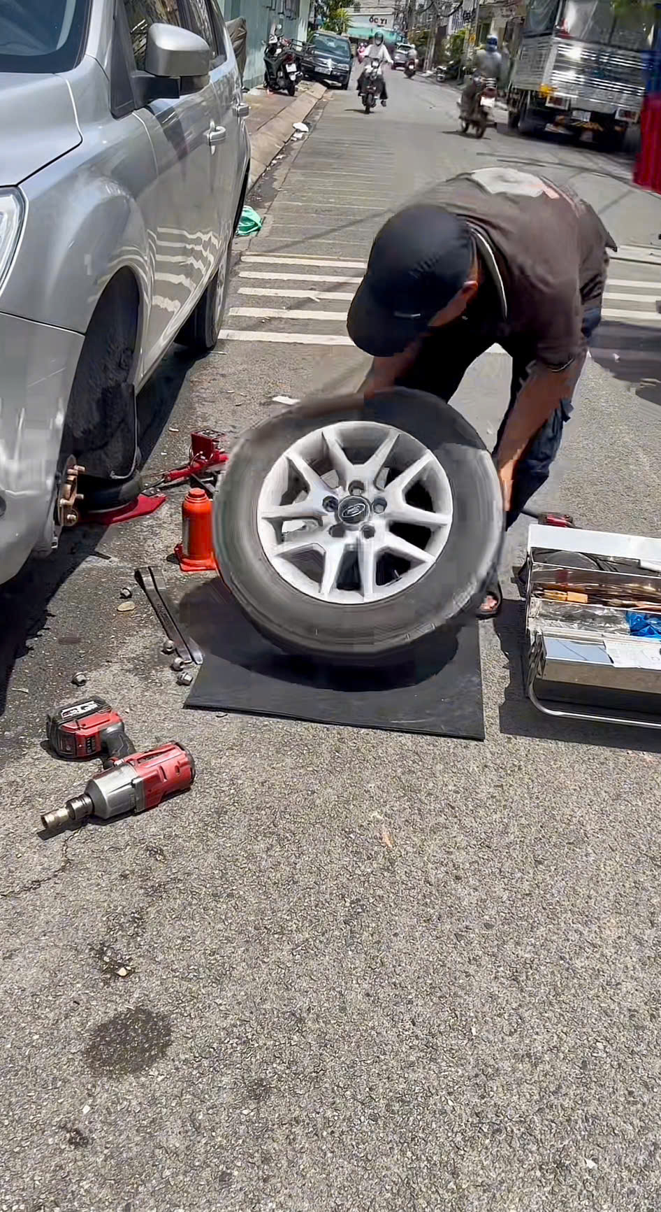 Vá lốp ô tô tận nơi Gò Vấp – 093 4466 112