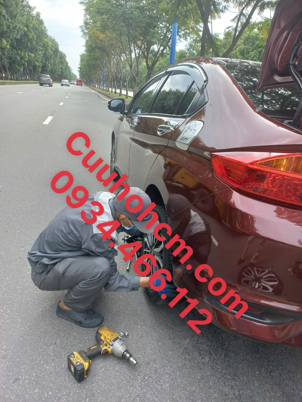 cứu hộ ô tô hotline miễn phí